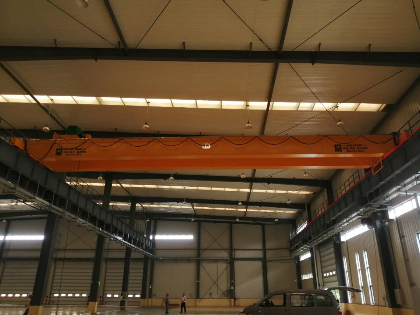 上海米蜂激光科技有限公司LH型20吨葫芦双梁桥式起重机施工现场